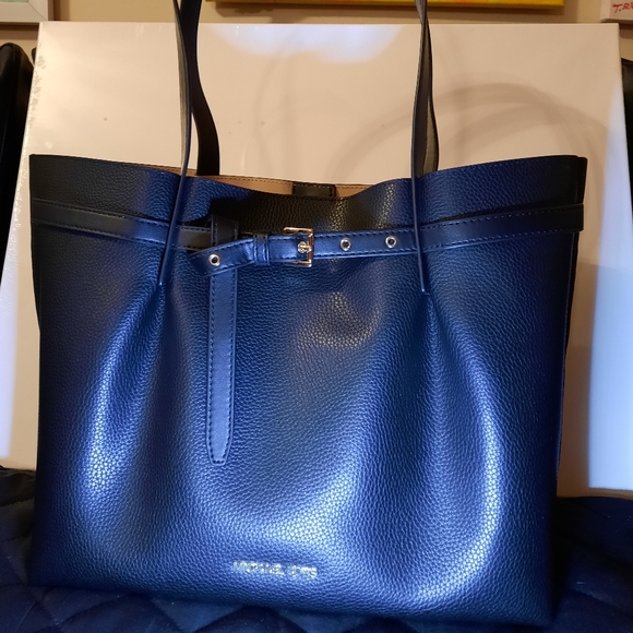 Michael Kors Handbags - MICHAEL KORS  WOMEN'S BAG 16/12 INCH, NEW $120